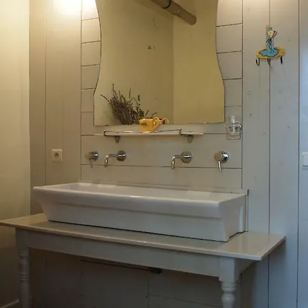 ベッド・アンド・ブレックファスト Le Couvent De Neuviale