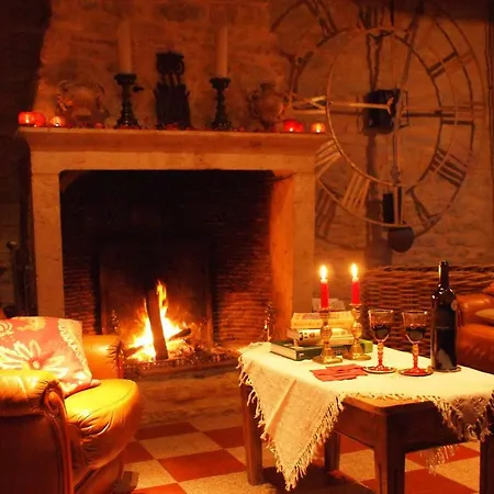 ベッド・アンド・ブレックファスト Le Couvent De Neuviale